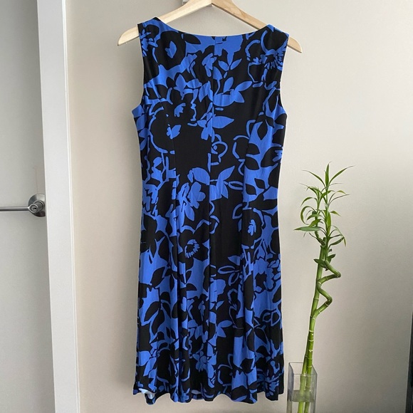 CHAPS Blue Floral Vneck Shift Mini Dress - Picture 5 of 6